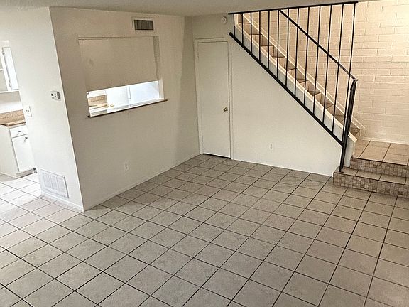 3rd image of 5867 N 48th Ave