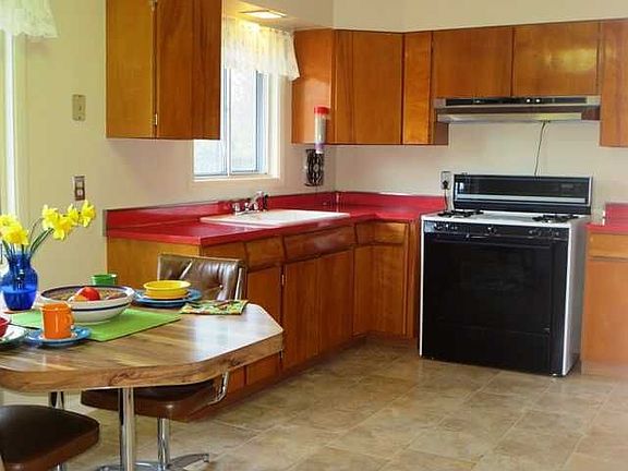 2nd image of 36 Southern Hills Cir