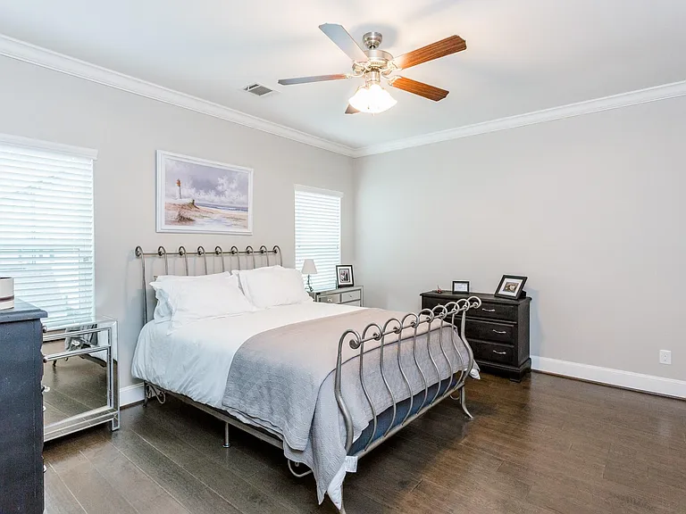 2413 Detering St — Photo 20