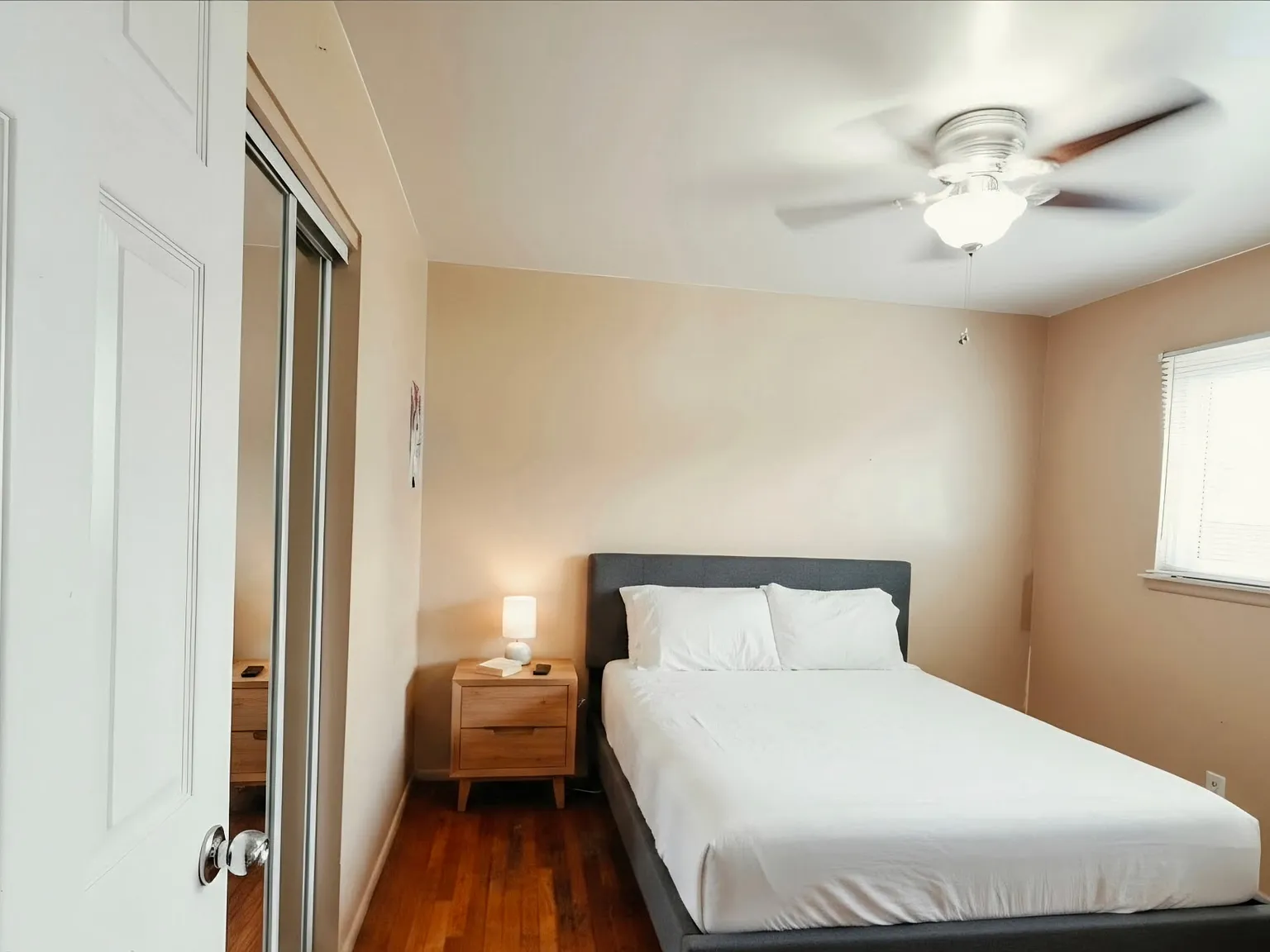 3 bed, 1013 sqft, $2,000 — Photo 2