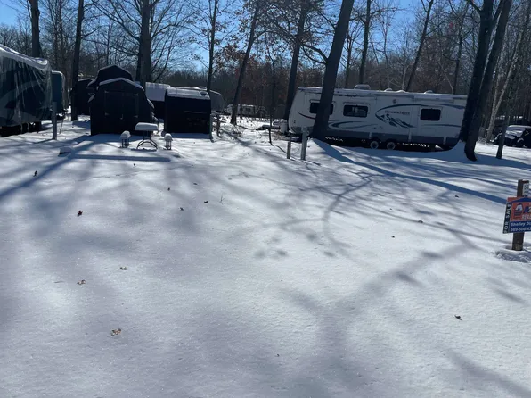 Elm Cir, Sanford, MI 48657