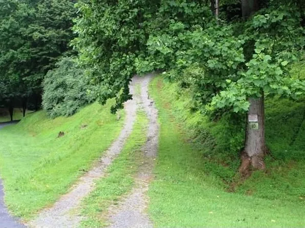 10 Smithfield Ln, Boones Mill, VA 24065