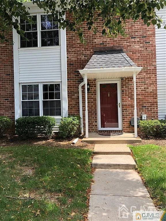 202 Applegate Ln photo 1