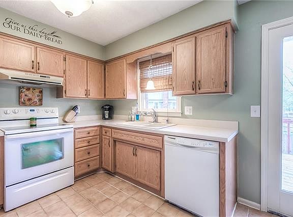 4th image of 11515 W 70th Ter