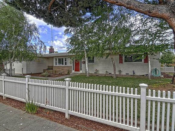 2nd image of 903 College Dr