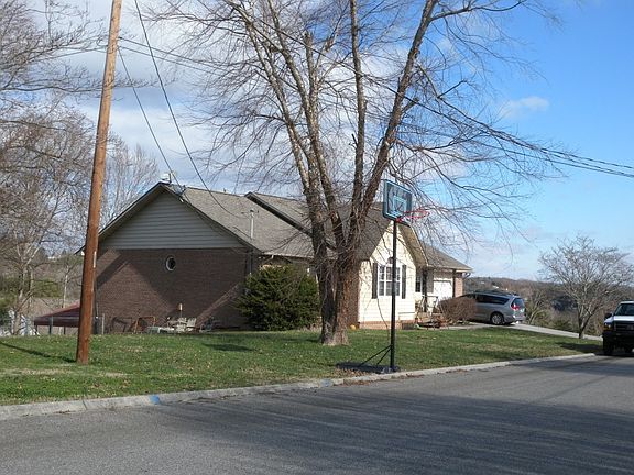 3rd image of 692 Cattlemans Dr