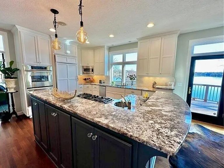 5760 Oakview Ln N — Photo 10