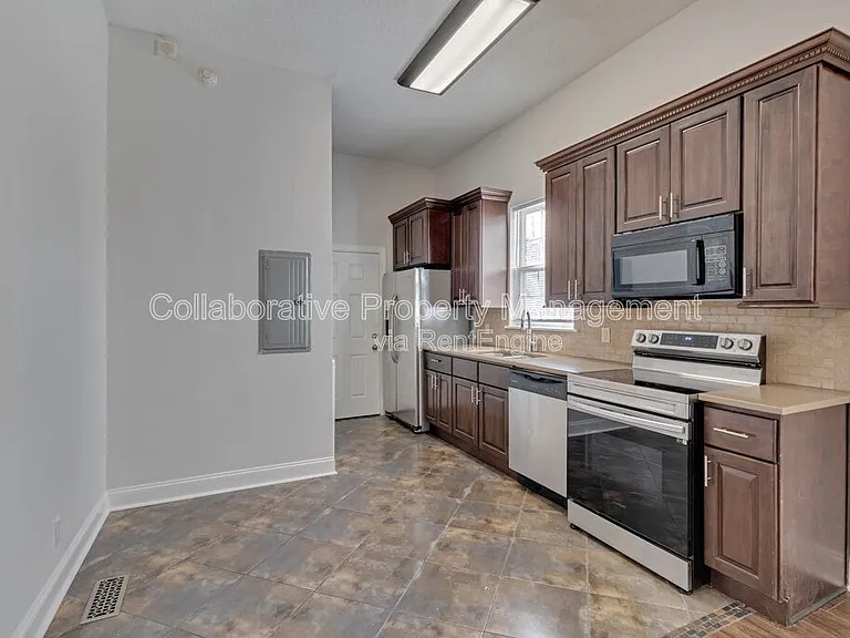 419 E 31st St — Photo 4