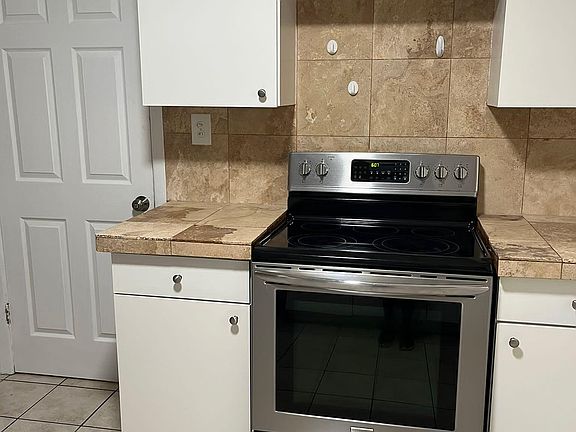 4th image of 9708 N Blvd