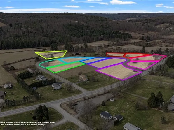 19 Brookside Ln, Chenango Forks, NY 13746