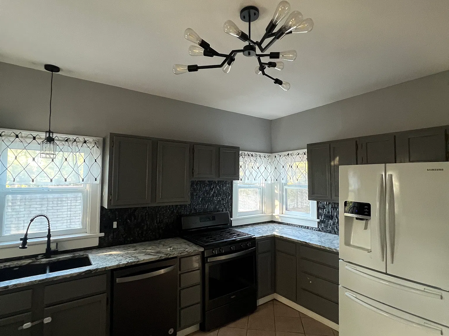 3 bed, 1950 sqft, $1,750 — Photo 3
