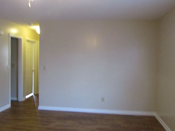 4th image of 200 Largo Ct