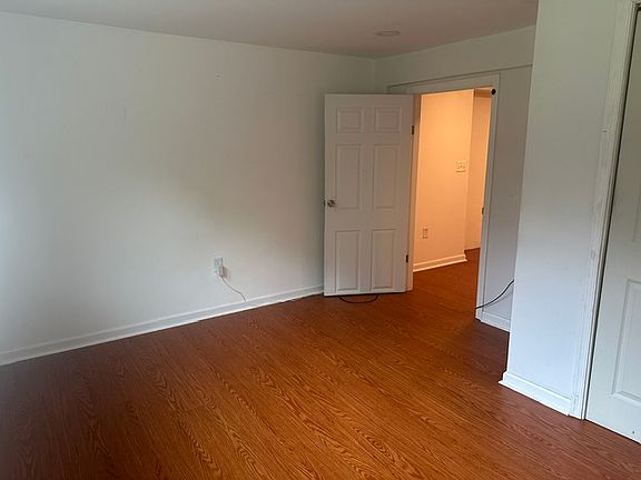 4th image of 7050 Hawthorne Rd