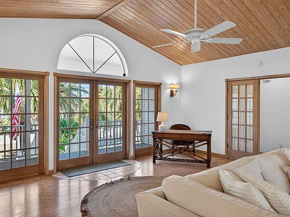 4th image of 556 Sea Oats Dr