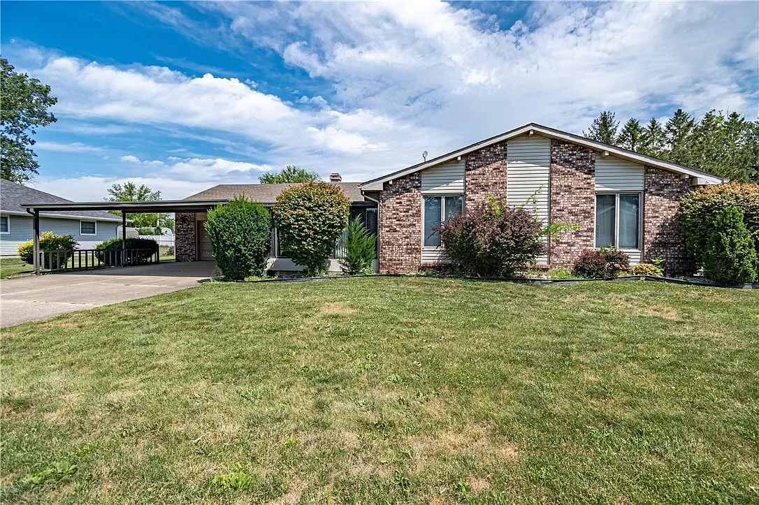 430 McGaughey Dr photo 1