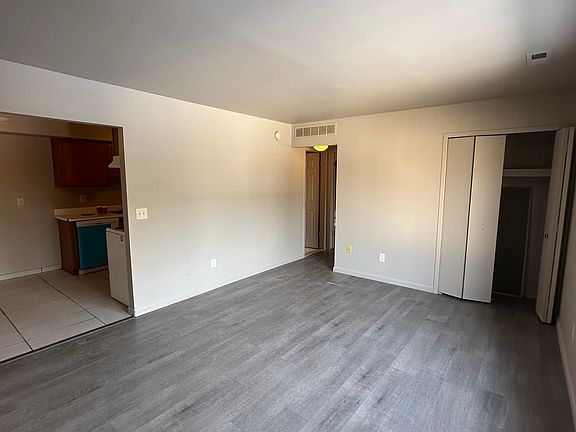 4th image of 43792 Freeway Dr APT 100