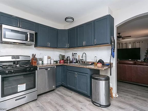 5th image of 2910 Brookdale Ave