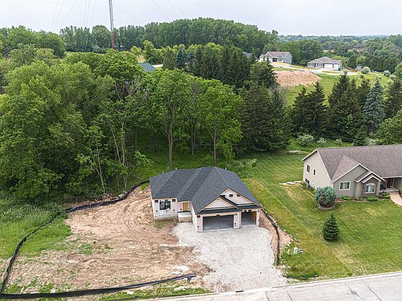 3rd image of 234 Moraine Dr