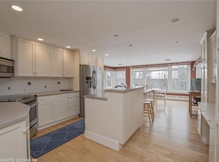 8 Kimberly Ln, Falmouth, ME 04105