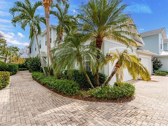 4th image of 2340 SW Water Oak Court #211