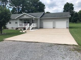 512 W 17th St, Johnston City, IL 62951