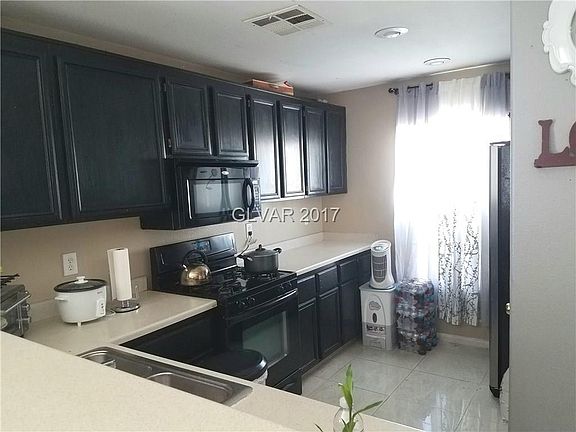5th image of 1226 Golden Apple St