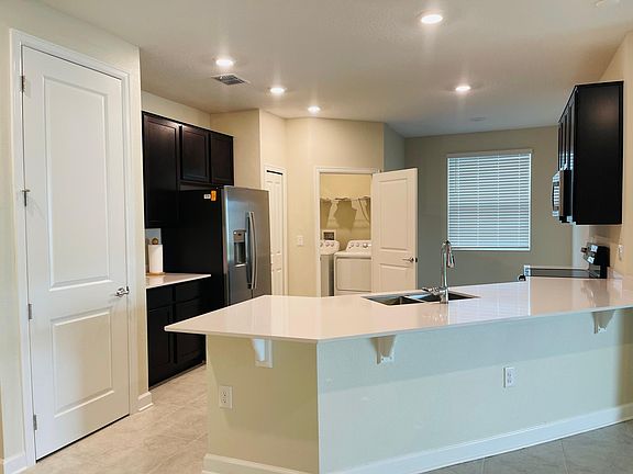 5th image of 604 Andrea Cir N