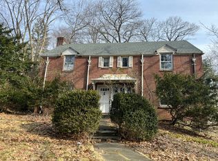 65 Drake Rd, Scarsdale, NY 10583