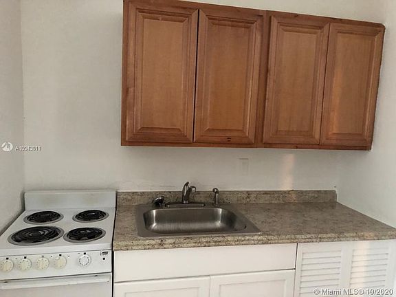 4th image of 1452 Washington Ave #206