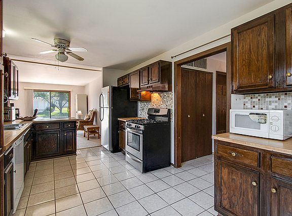 5th image of 1076 Shannock Ln