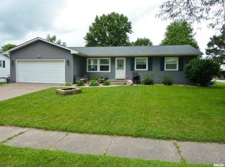 212 W Spring St, Eldridge, IA 52748