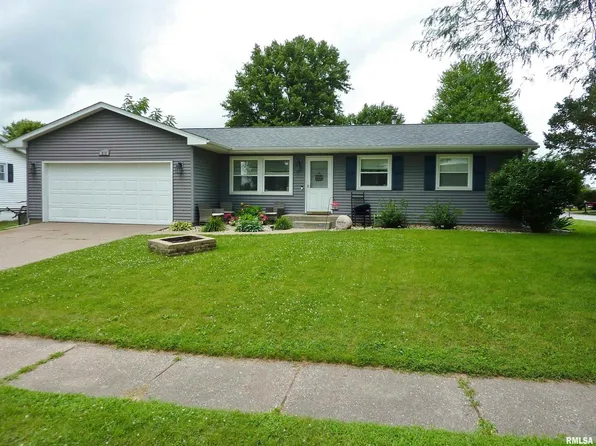 212 W Spring St, Eldridge, IA 52748