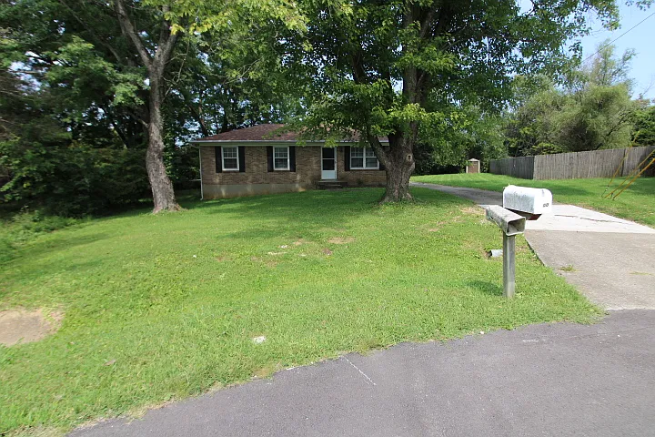 3 bed, 1016 sqft, $1,595 — Photo 1