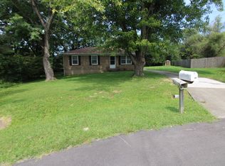 9200 Pine Ct, Pewee Valley, KY 40056