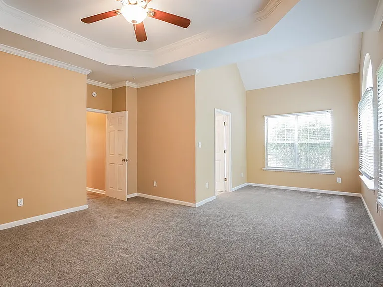 725 Claiborne St — Photo 10