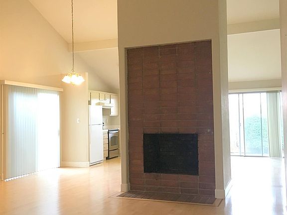 3rd image of 1104 Stonybrook Dr