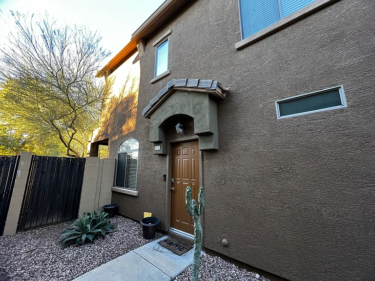 2250 E Deer Valley Rd #21 — Photo 2
