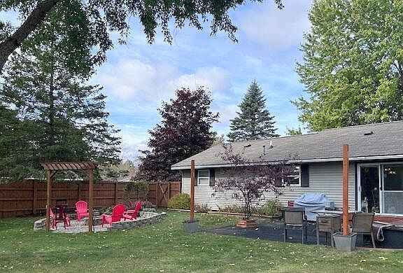 5th image of 192 Parker Ave