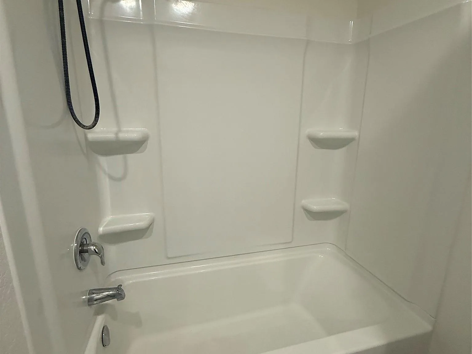 3 bed, 2.0 bath, 1266 sqft, $1,675 — Photo 3