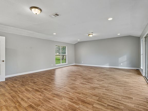 2nd image of 4 Chadderdon St