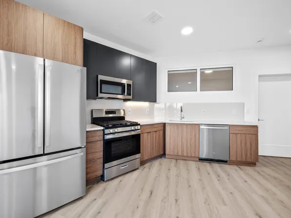 17 Avenue East image 52 of 65