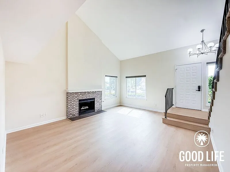 5 bed, 4.0 bath, 2781 sqft, $7,500 — Photo 2