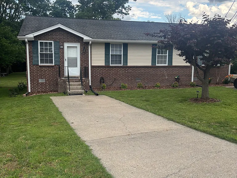 112 Glen Oak Ct E #A — Photo 1