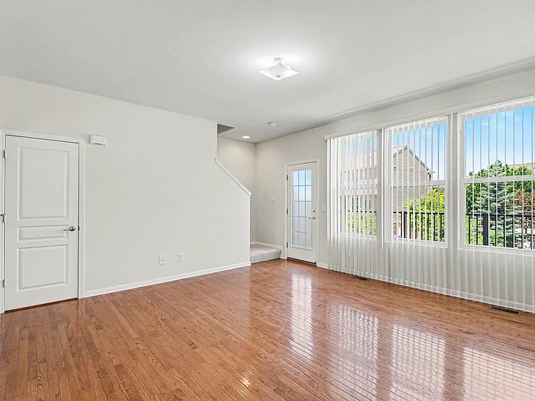 27902 Hopkins Dr — Photo 5