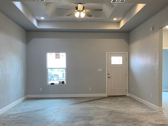 3rd image of 915 McKinney Ave