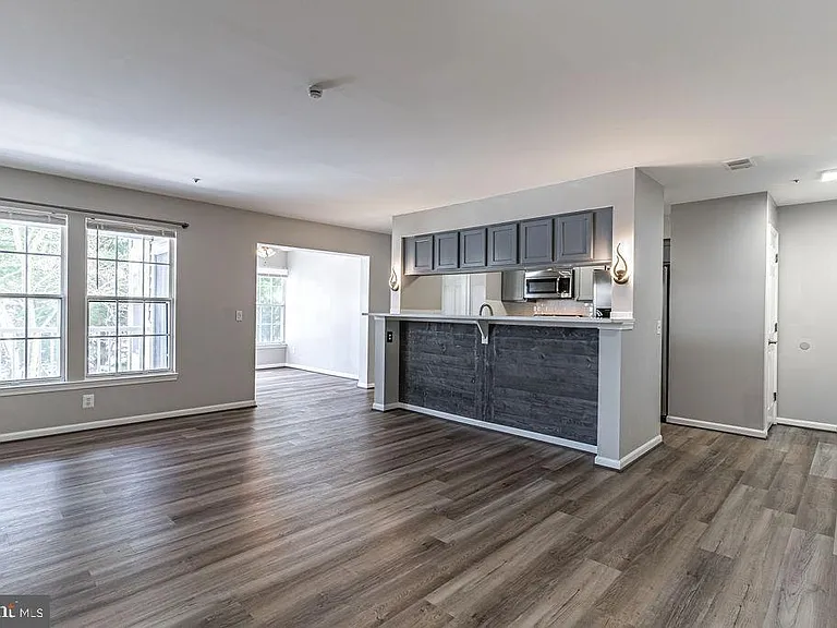 3620 Sherbrooke Cir #202 — Photo 2