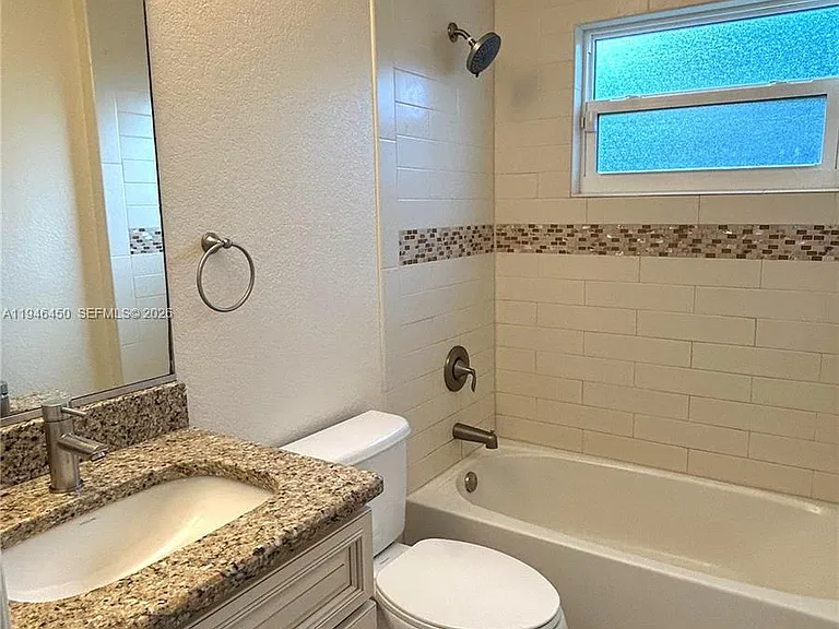 3152 Point St — Photo 8