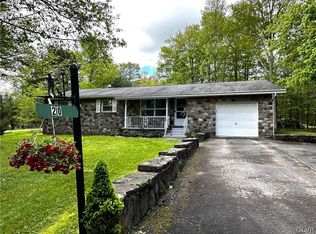 20 Walters Ln, Gouldsboro, PA 18424