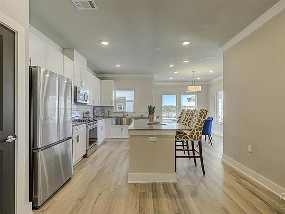 2nd image of 3341 Wynwood Dr