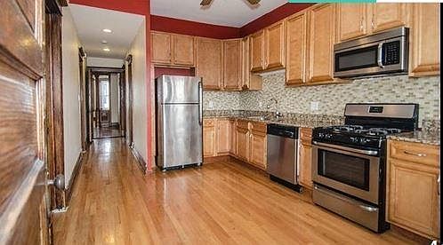 5th image of 1047 N Damen Ave #3